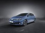 Toyota Auris Hybrid 2015 года